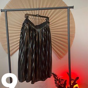 Plus Size Pleated Gold and Black skirt in 4X/26W